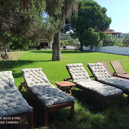 Seafront Villa Joan Nea Skioni Exterior photo