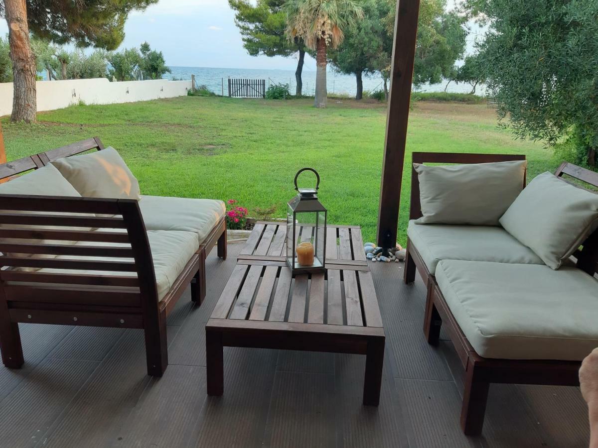 Seafront Villa Joan Nea Skioni Exterior photo